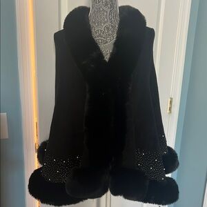 Elegant Black Fur-Trimmed Cape
